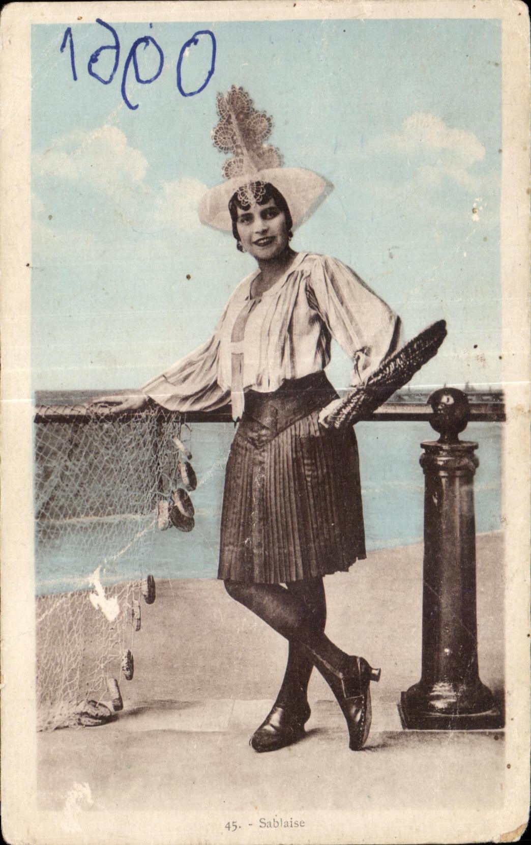 Sablaïse — mujer en traje de pescadora — Phototype Jehly-Faupin, Mortagne-Vendée, n°45