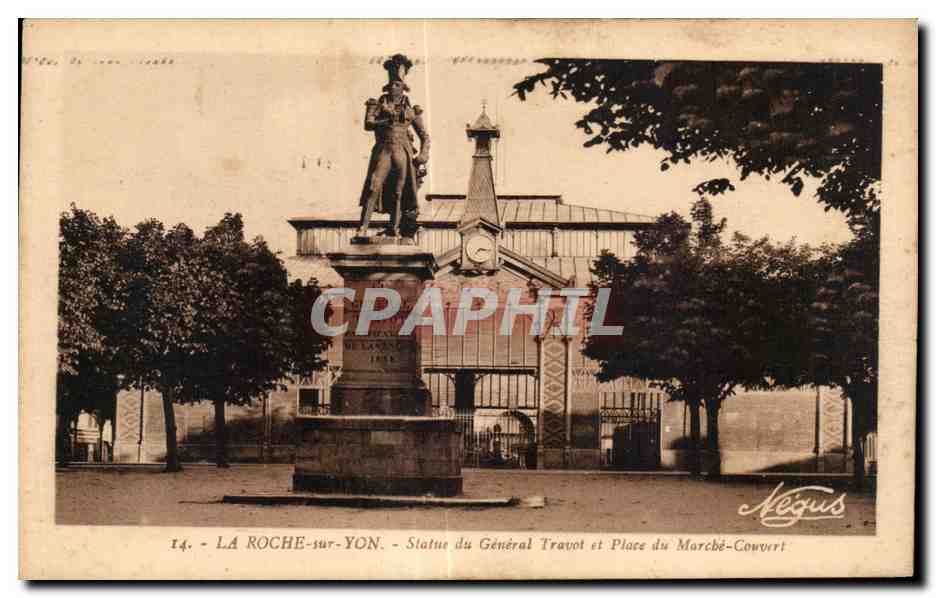CPA La Roche sur Yon Statue du General Travot et place du marche couvert