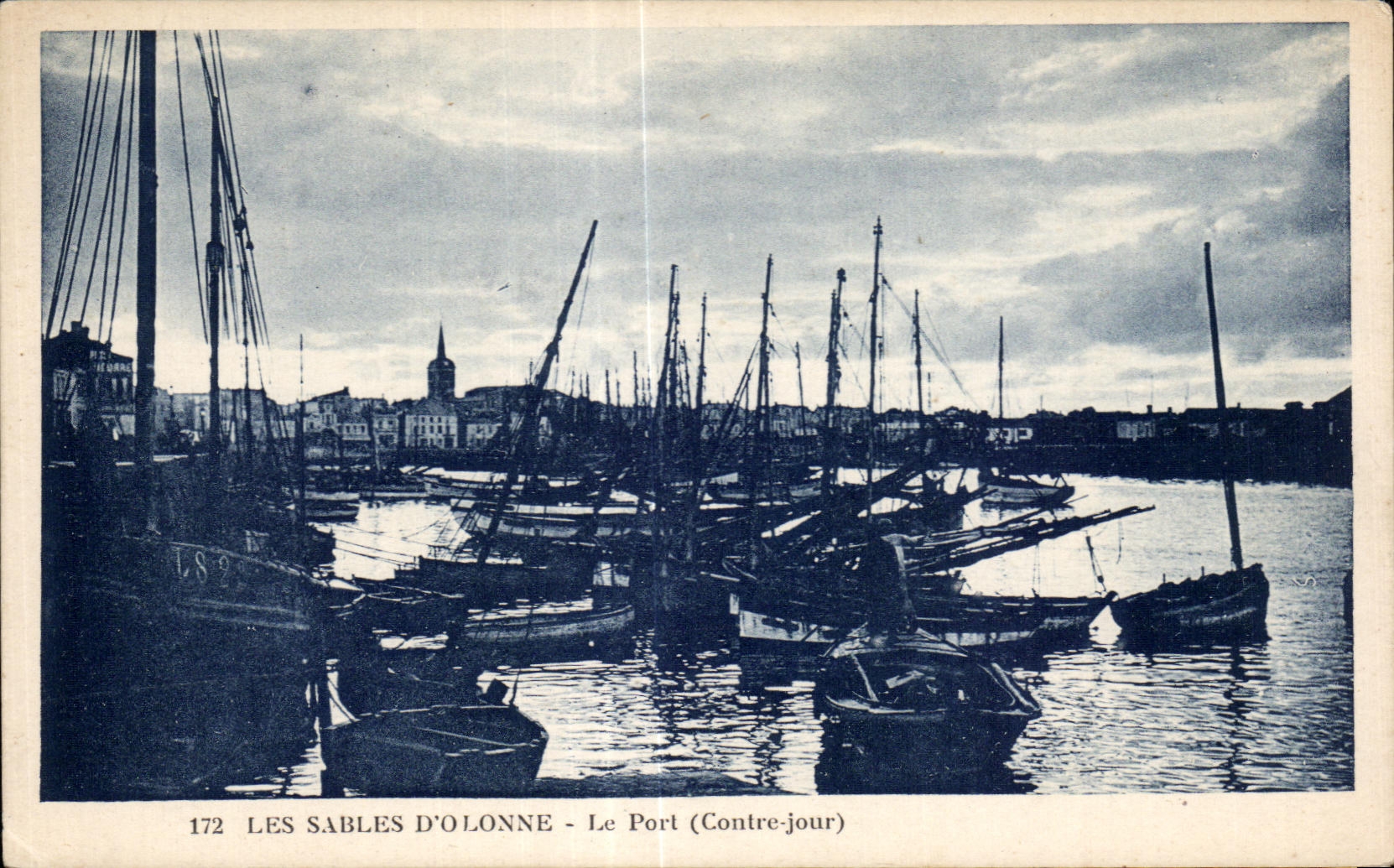 Les Sables d'Olonne - Le Port (Contre-jour) — Éditeur Breard, n° 172