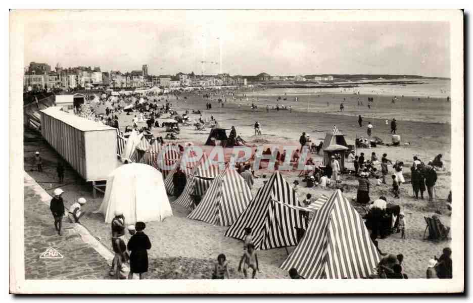 CPA Les sables d Olonne vue de la plage