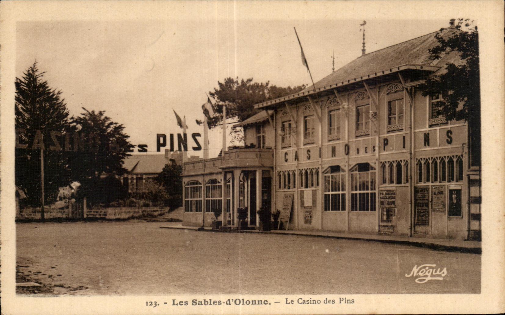 CPA Les sables d Olonne le casino des pins