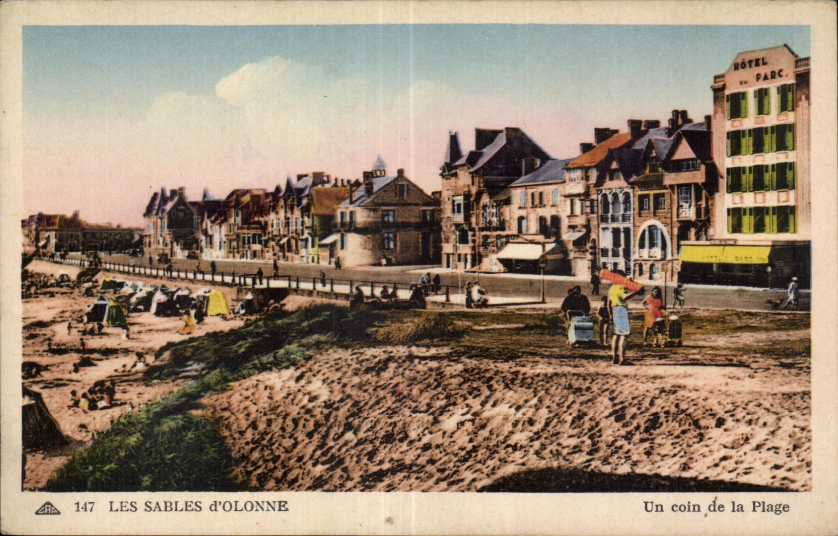 CPA Les sables d Olonne Un coin de la plage