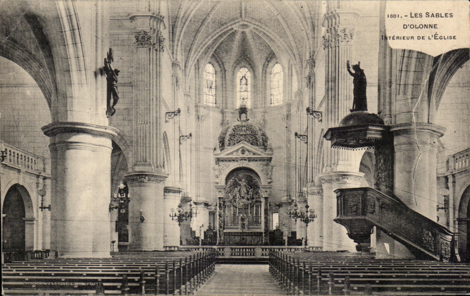 CPA Les sables d Olonne Interieur de l Eglise