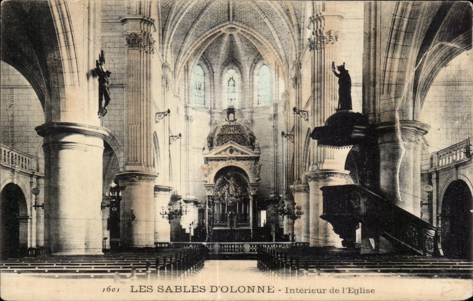 CPA Les sables d Olonne Interieur de i Eglise