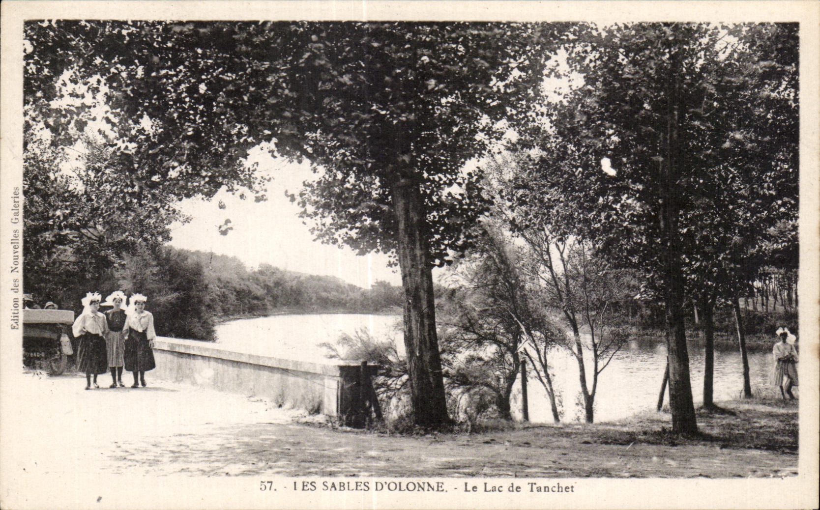 CPA Les sables d Olonne le lac de tanchet