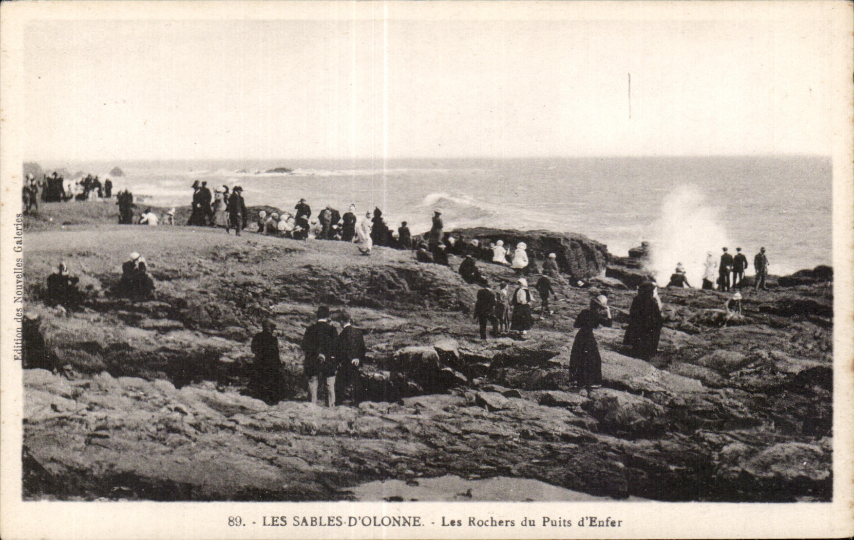 LES SABLES-D'OLONNE — Les Rochers du Puits d'Enfer — Édition des Nouvelles Galeries, n°89