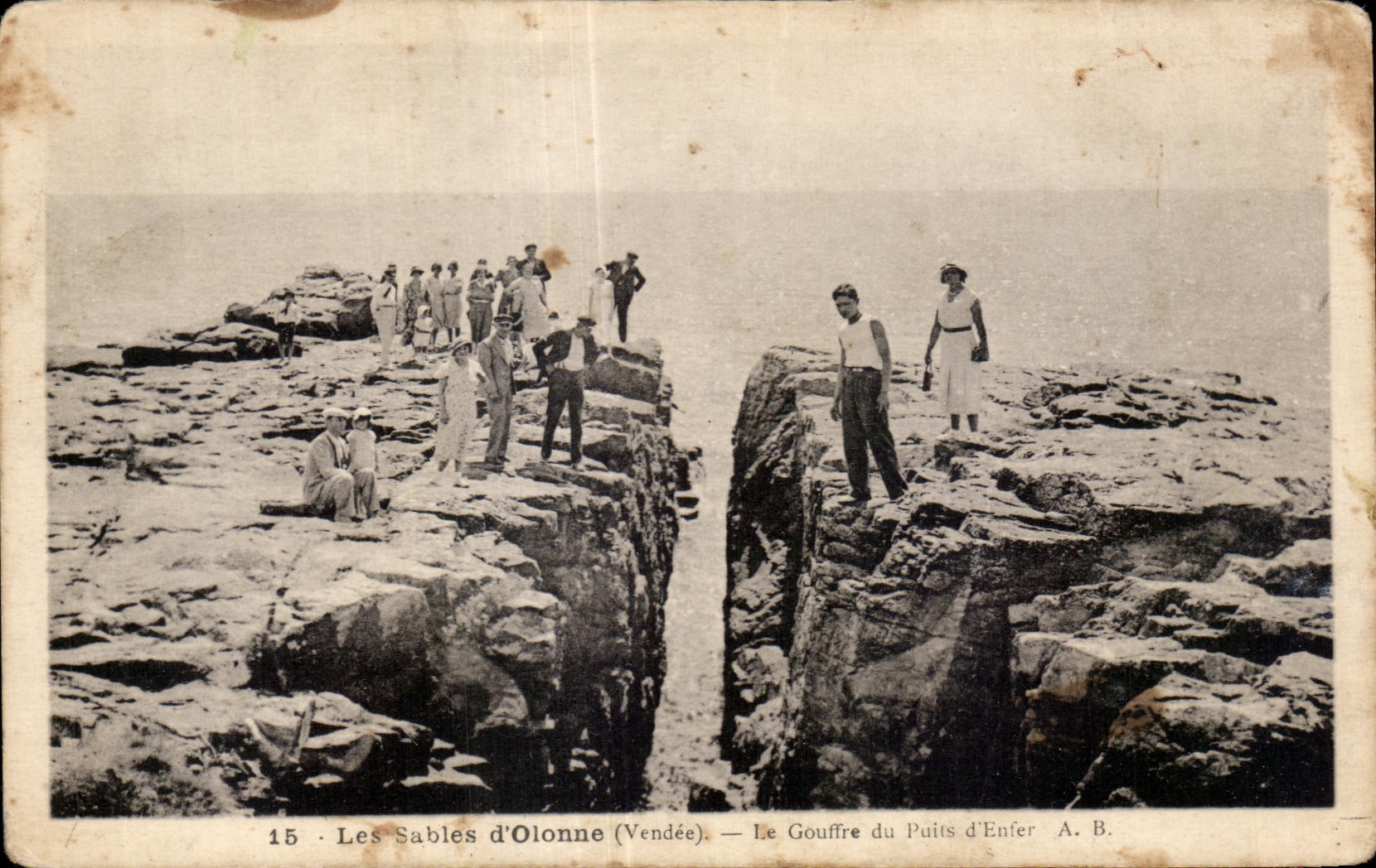 Les Sables d'Olonne (Vendée) — Le Gouffre du Puits d'Enfer — A. B.