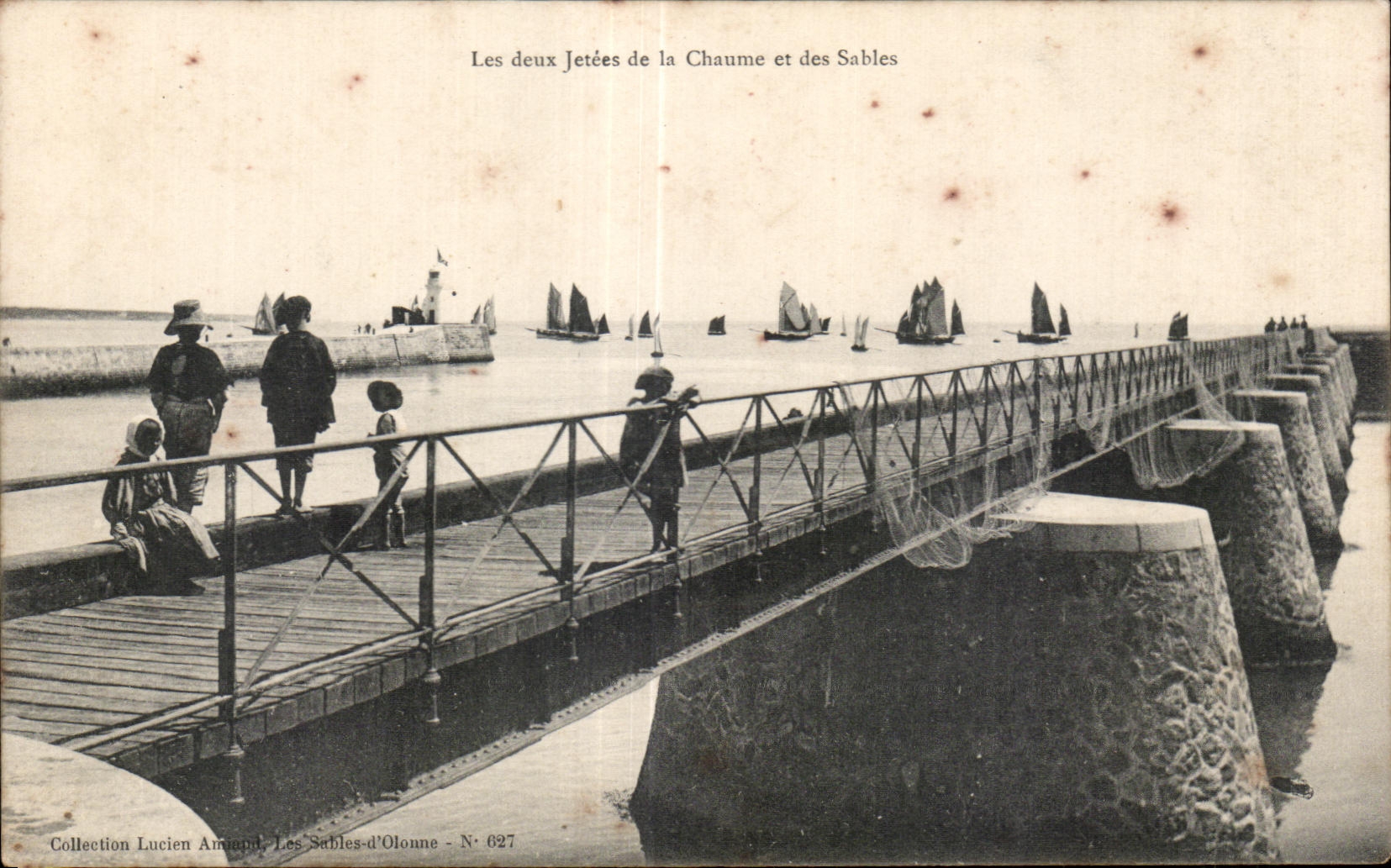 CPA Sables d olonne Les deux jetees de la chaume et des sables