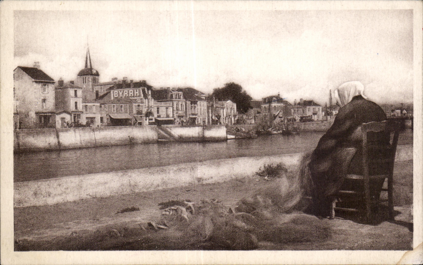 Les Sables-d'Olonne — Vue du port avec femme assise — C. des Arts Photométriques, Strasbourg