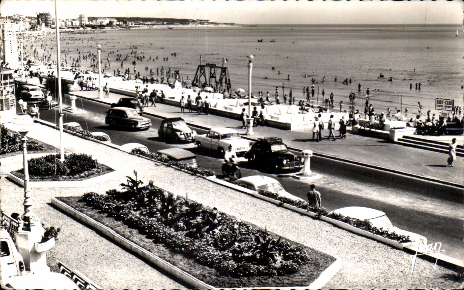 Les Sables-d'Olonne — La plage et le remblai — Les Éditions Auderterre