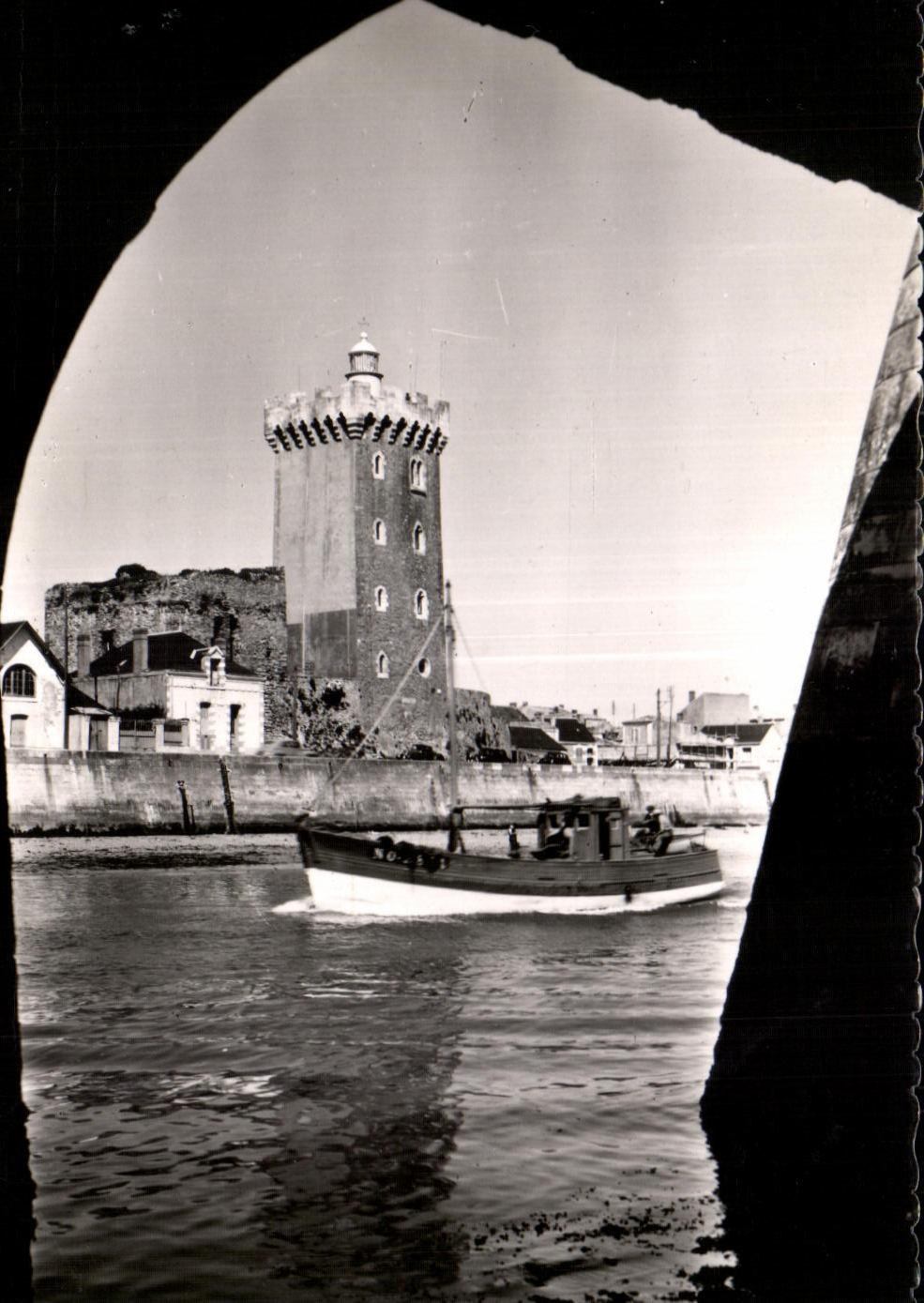 Les Sables-d'Olonne — Les Arcades et la Tour d'Arundel — Éditions Gaby