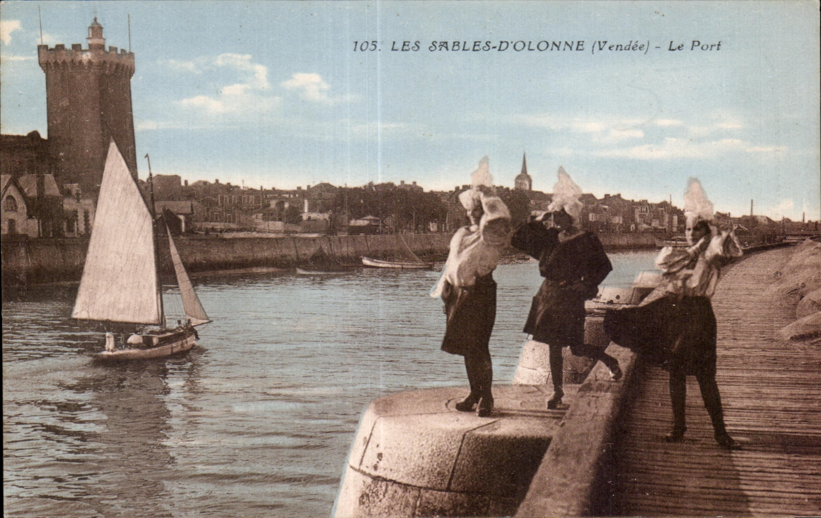 CPA Les sables d Olonne le port Folklore Costume