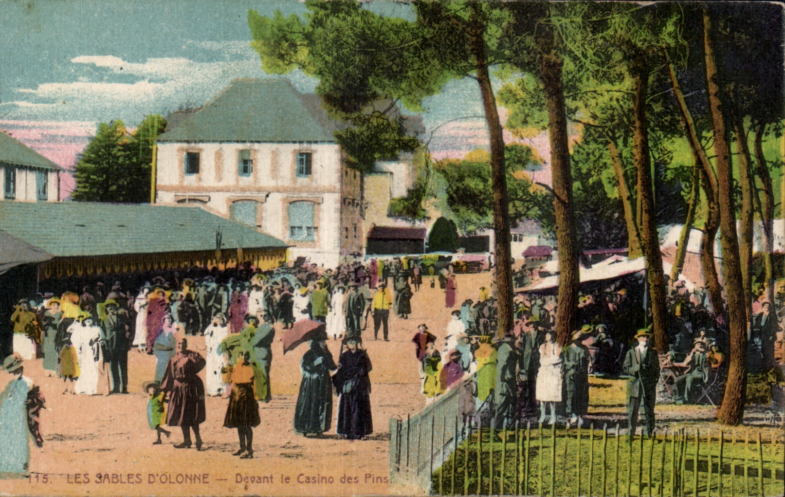 CPA Les sables d Olonne desant le casino des pins