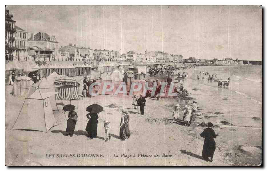 CPA Les sables d Olonne la plage a l Heure des bains