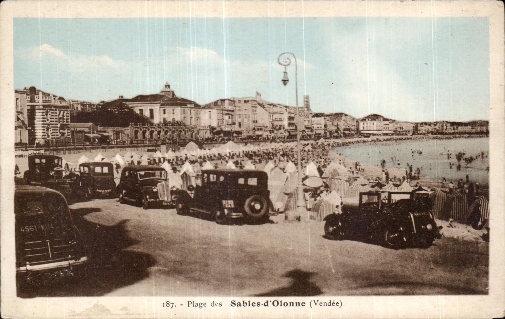 CPA plage des Les sables d Olonne Tractions Avant 
