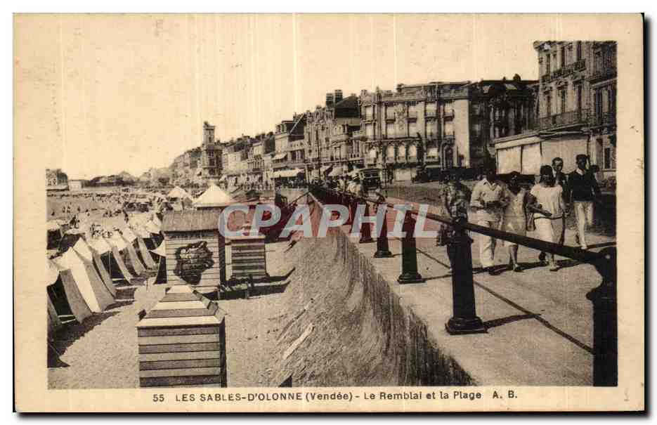Les Sables-d'Olonne (Vendée) - Le Remblai et la Plage - A. B.