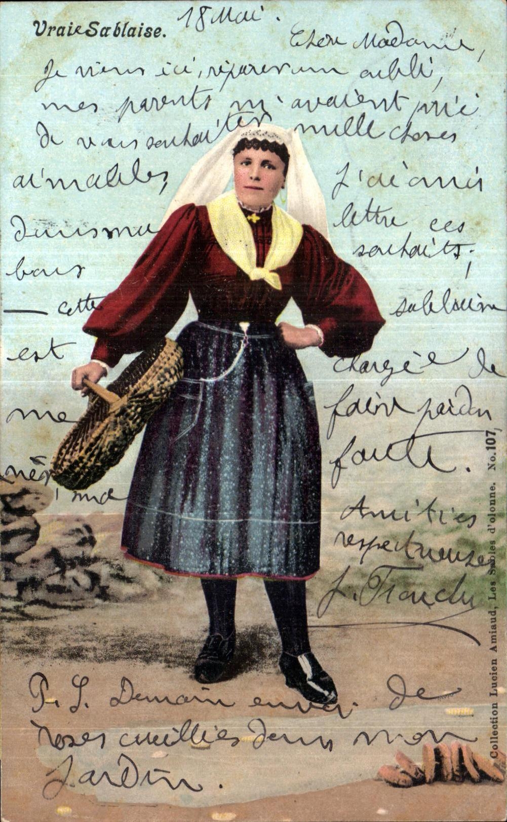 CPA Les sables d Olonne Femme Folklore Costume
