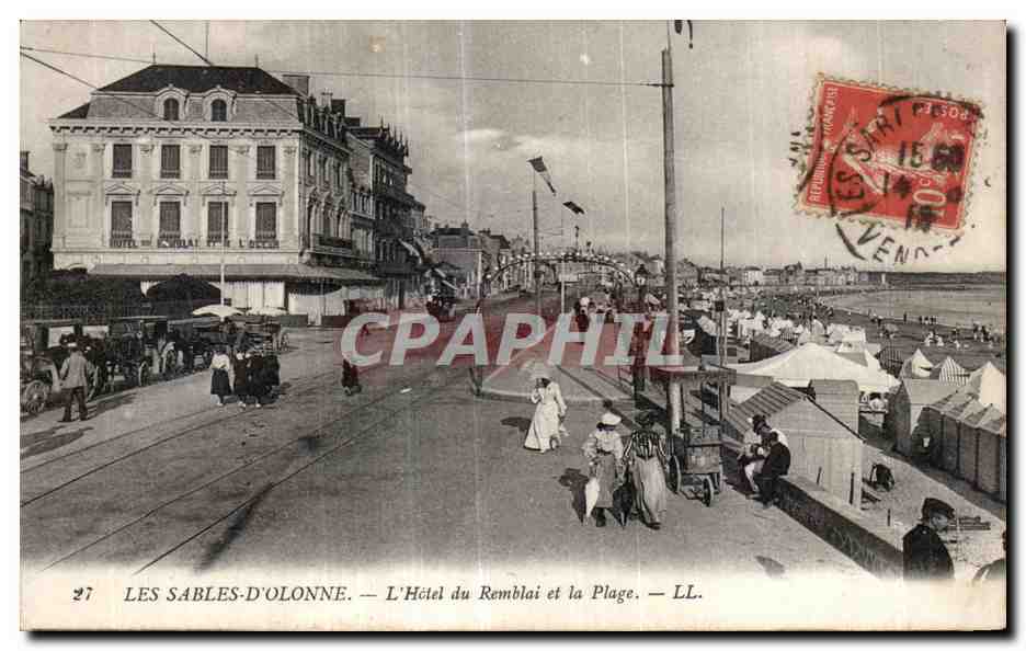 LES SABLES-D'OLONNE. — L'Hôtel du Remblai et la Plage. — LL.