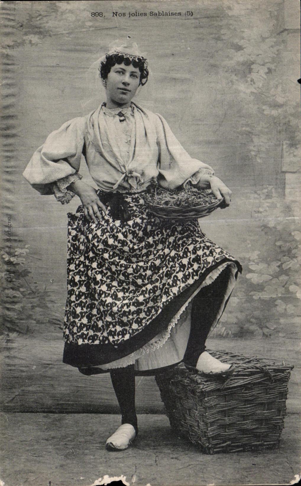Sablaise — femme en costume traditionnel — Éditeur : G. P. Méchaine, n° 898