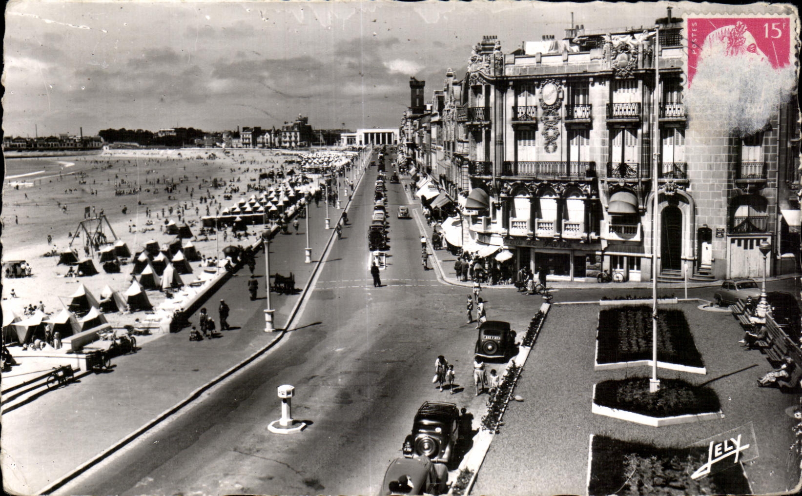 CPA plage des sables d Olonne le remblai vers le casino