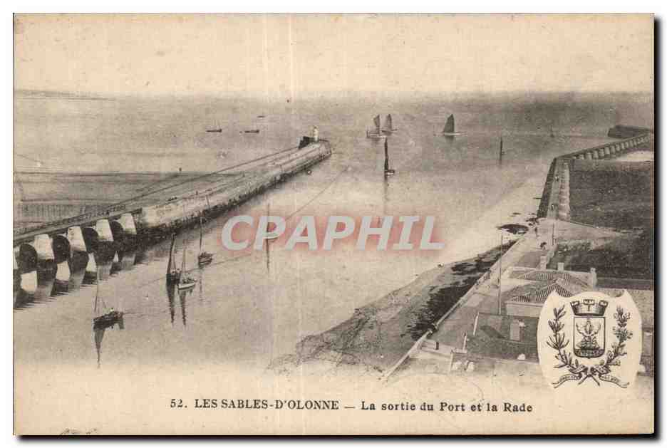 CPA Les sables d Olonne la sortie du port et la rade