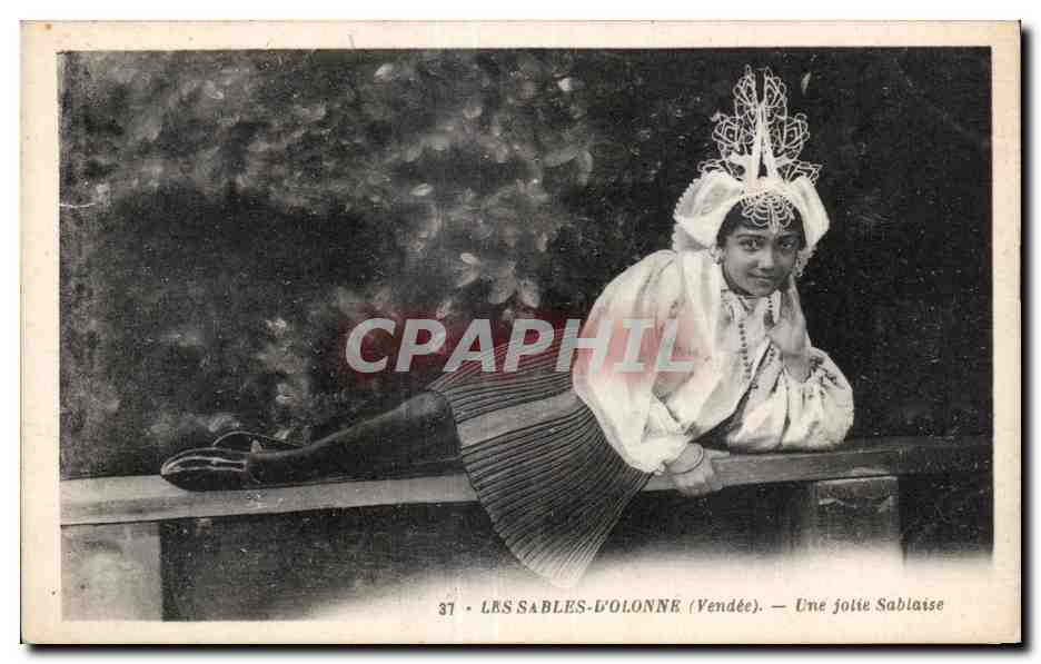 Les Sables-d'Olonne (Vendée) — Une jolie Sablaise — G. Arlaud, Nantes