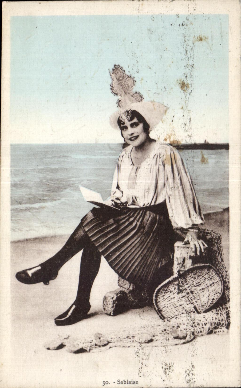 CPA Sables D olonne Sablaise Coiffe costume Folklore