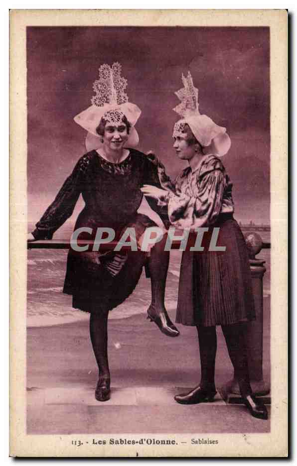 CPA Les sables d Olonne sablaises Coiffe costume Folklore