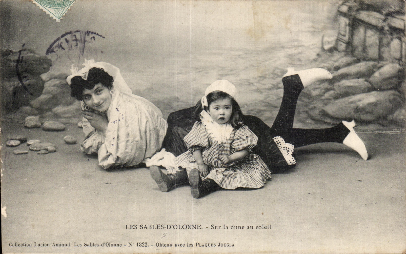 Les Sables-d'Olonne — Sur la dune au soleil — Collection Lucien Amiaud, N° 1322