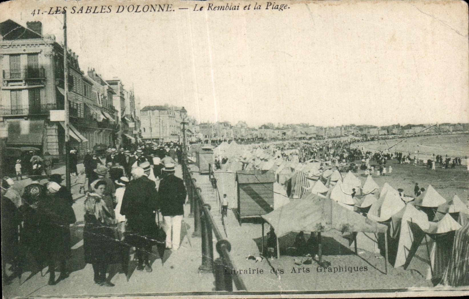 Tarjeta postal antigua Sables d'Olonne Le Remblai y la Plage