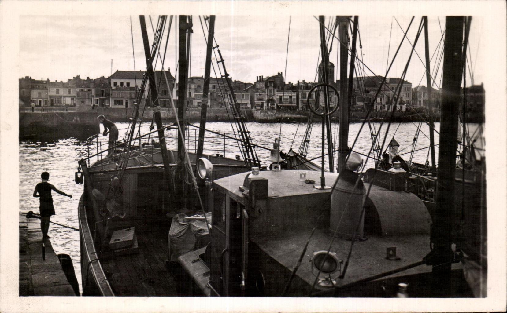 Le port et les quais de la Chaume — Sables-d'Olonne (Vendée) — Éditions Nozais, Nantes
