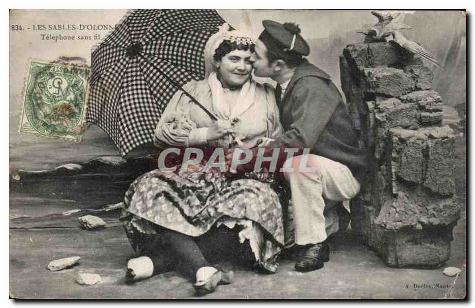 CPA Les Sables d Olonne Telephone sans fil Folklore Costume