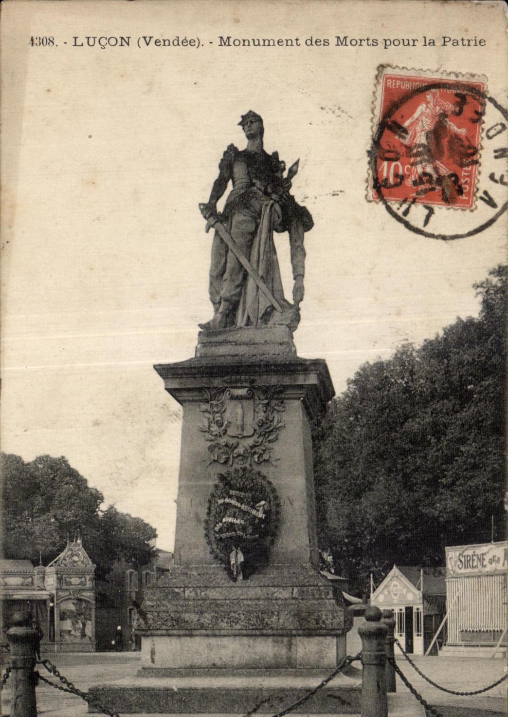 CPA Lucon Vendee Monument des Morts pour la Patrie