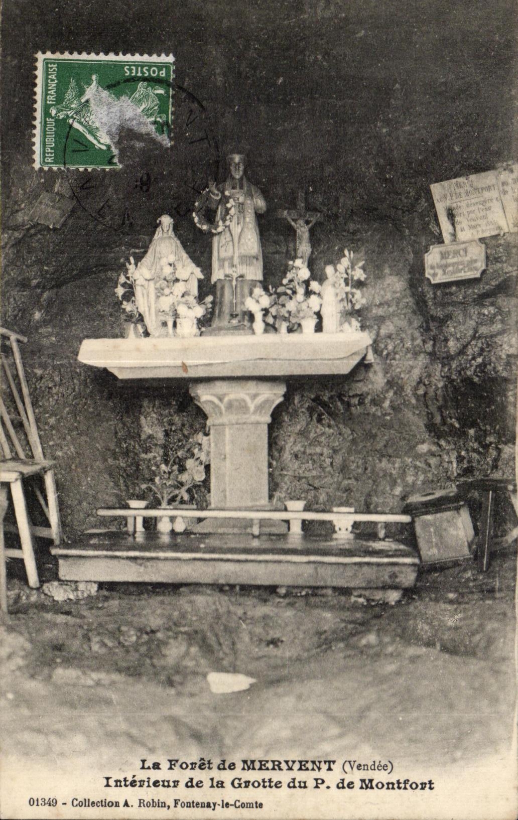 Intérieur de la Grotte du P. de Montfort — La Forêt de MERVENT (Vendée) — Collection A. Robin, Fontenay-le-Comte