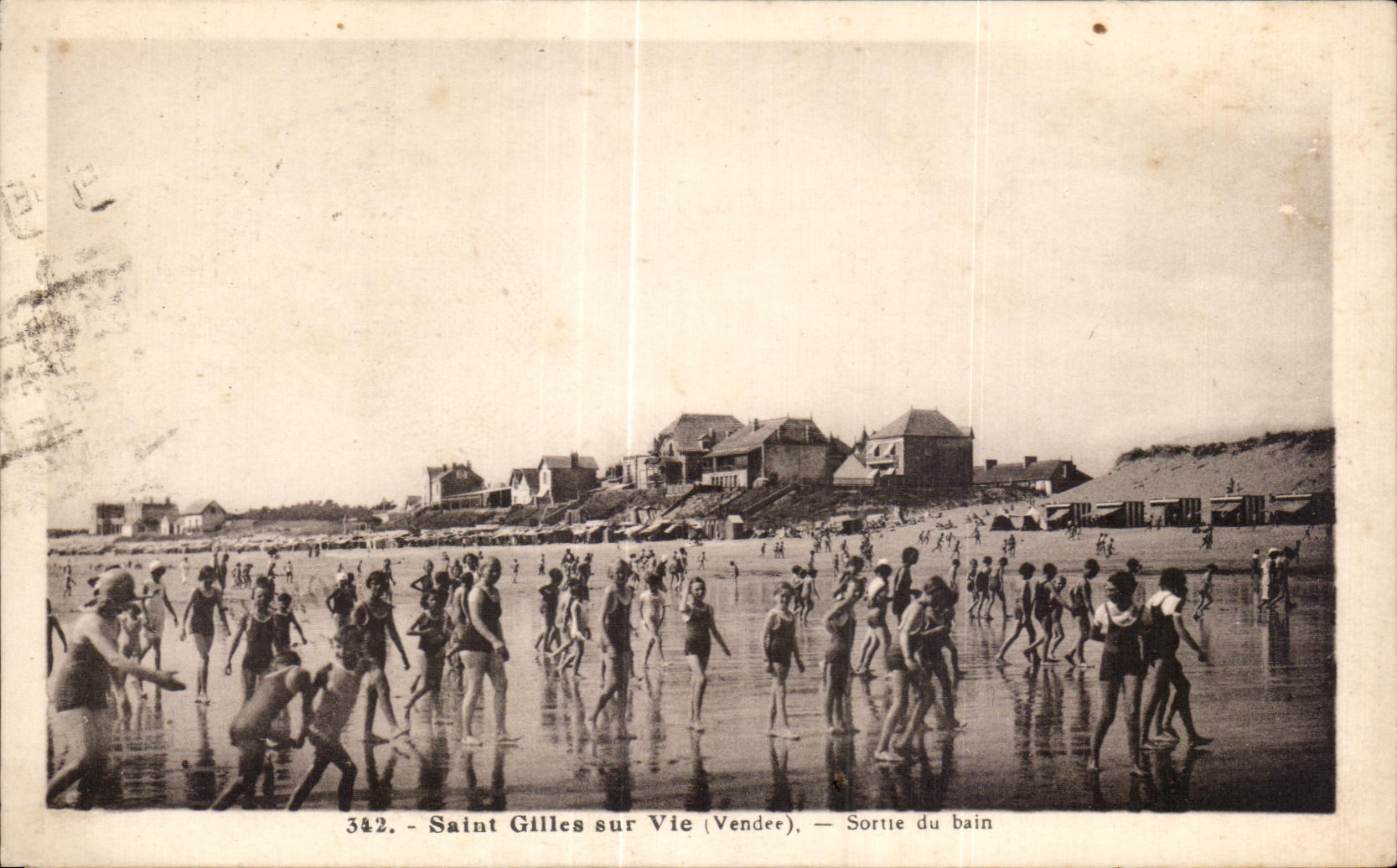 Saint Gilles sur Vie (Vendée) — Sortie du bain — Nozais, édit. 342