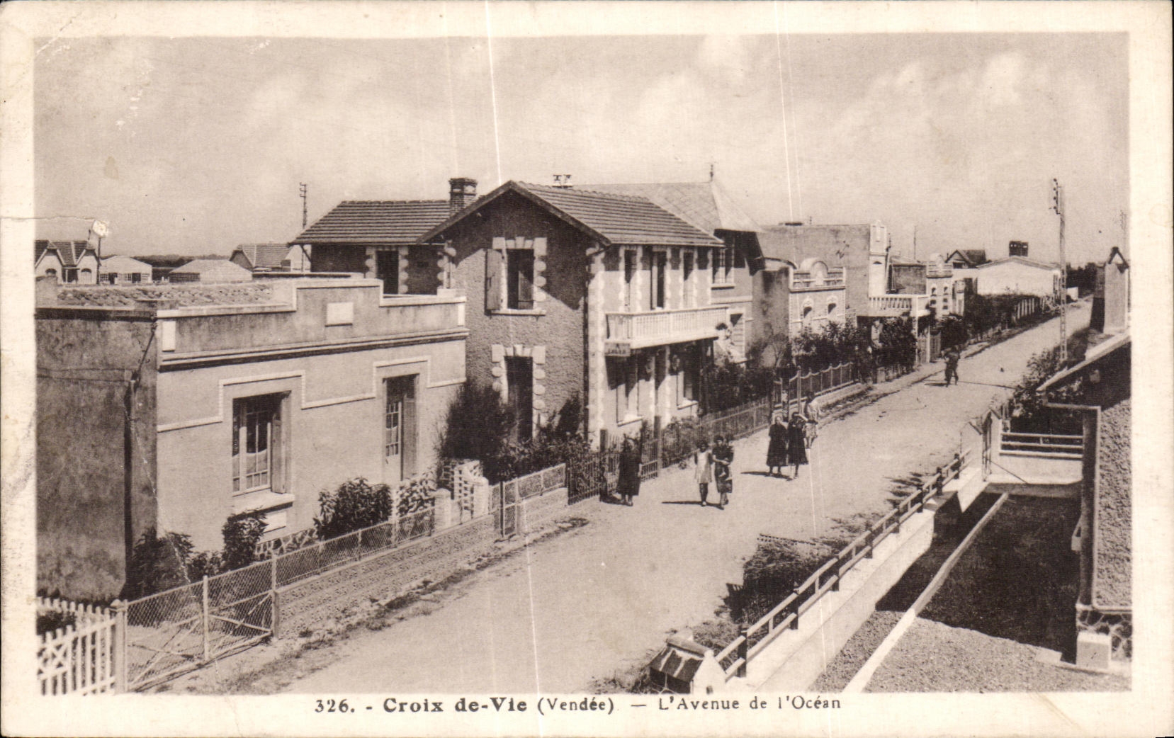 CPA Croix de Vie (Vendee) L Avenue de I Ocean