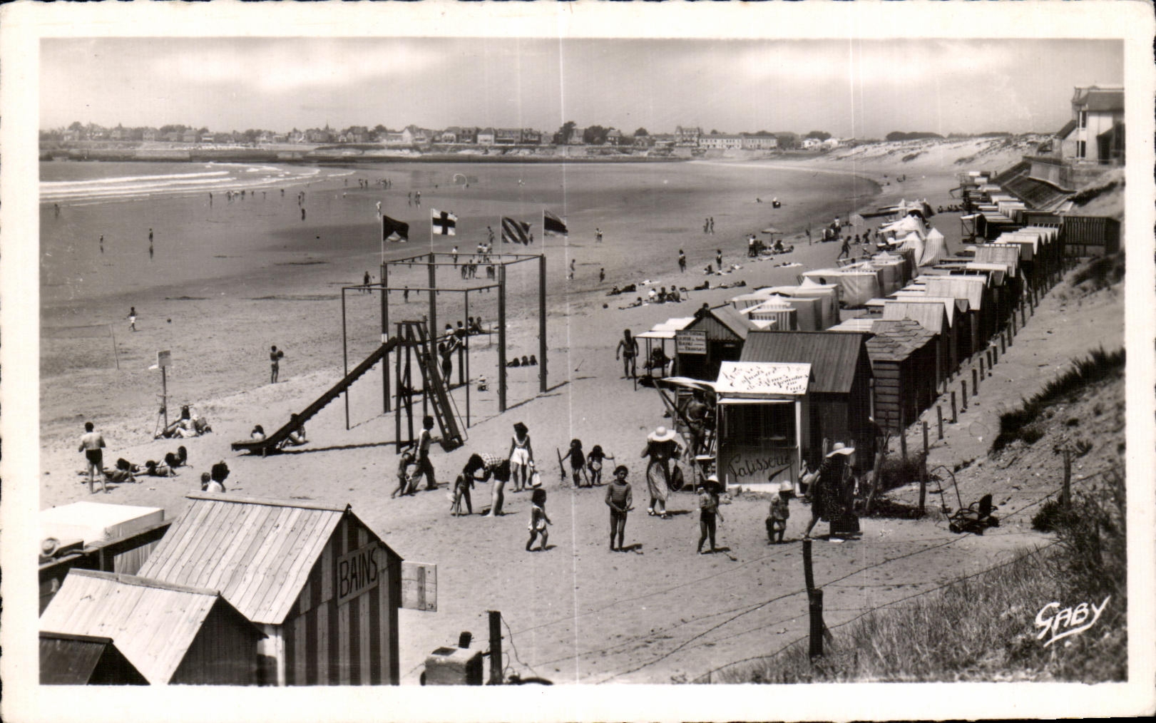 CPA Saint gilles sur vie vendee la plage
