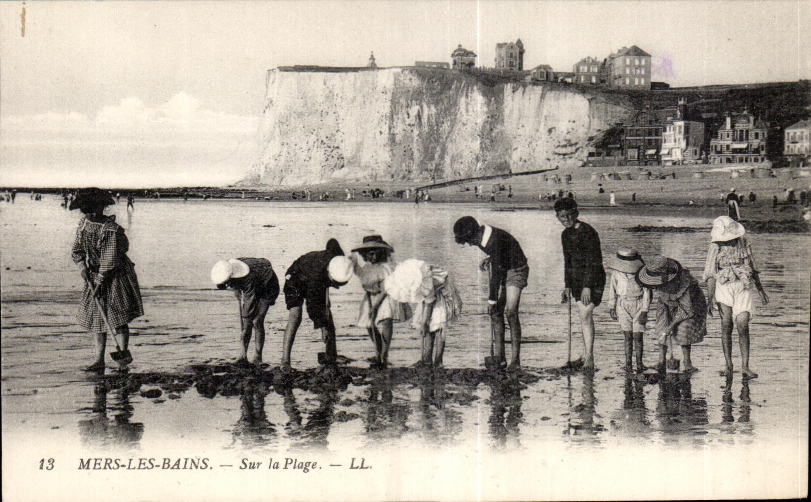 MERS-LES-BAINS — Sur la Plage — LL.