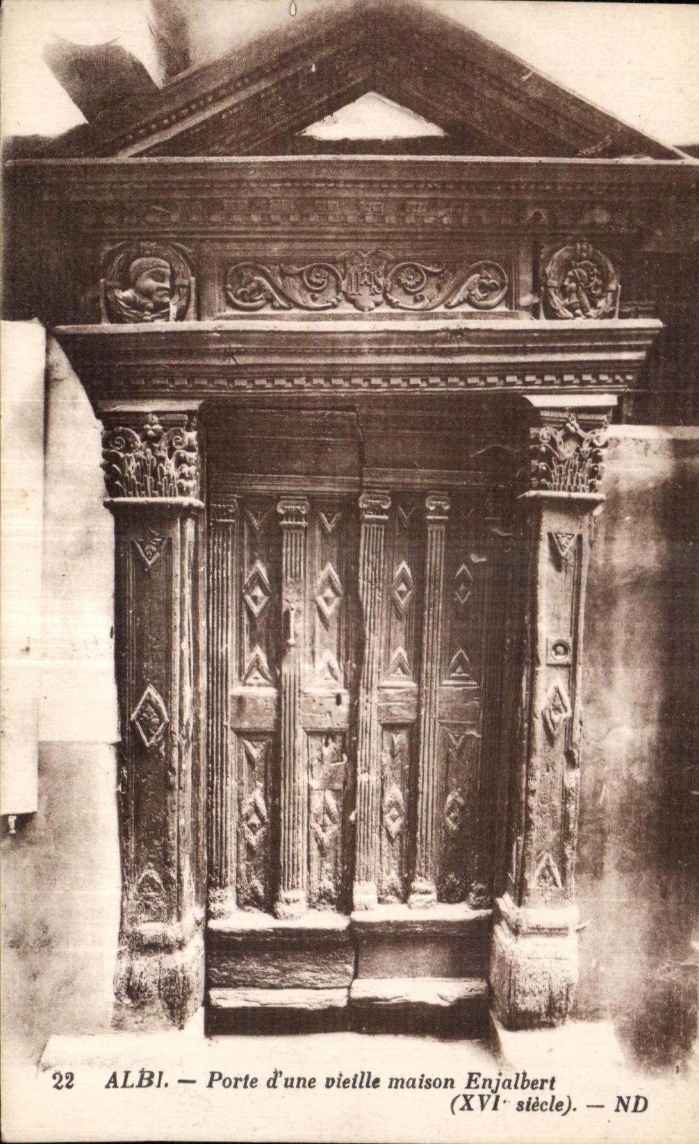 Albi — Porte d'une vieille maison (XVIe siècle) — Enjalbert — ND