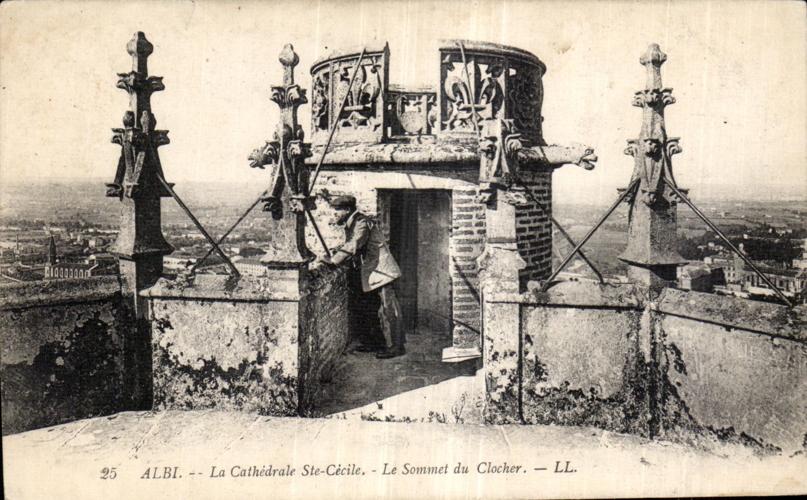 Albi — La Cathédrale Ste-Cécile — Le Sommet du Clocher — LL.
