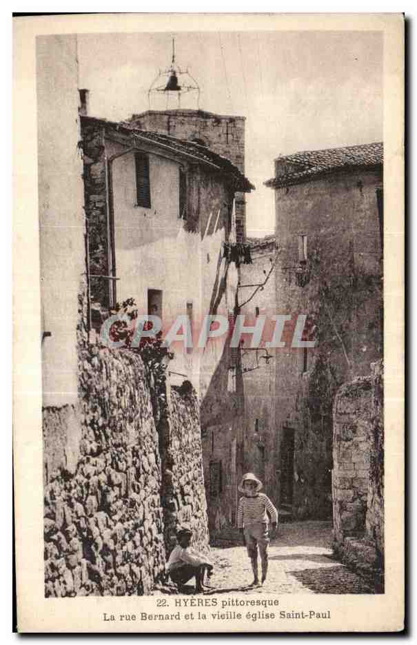 Hyères pittoresque — La rue Bernard et la vieille église Saint-Paul — Éditeur Bue, Hyères, n°22