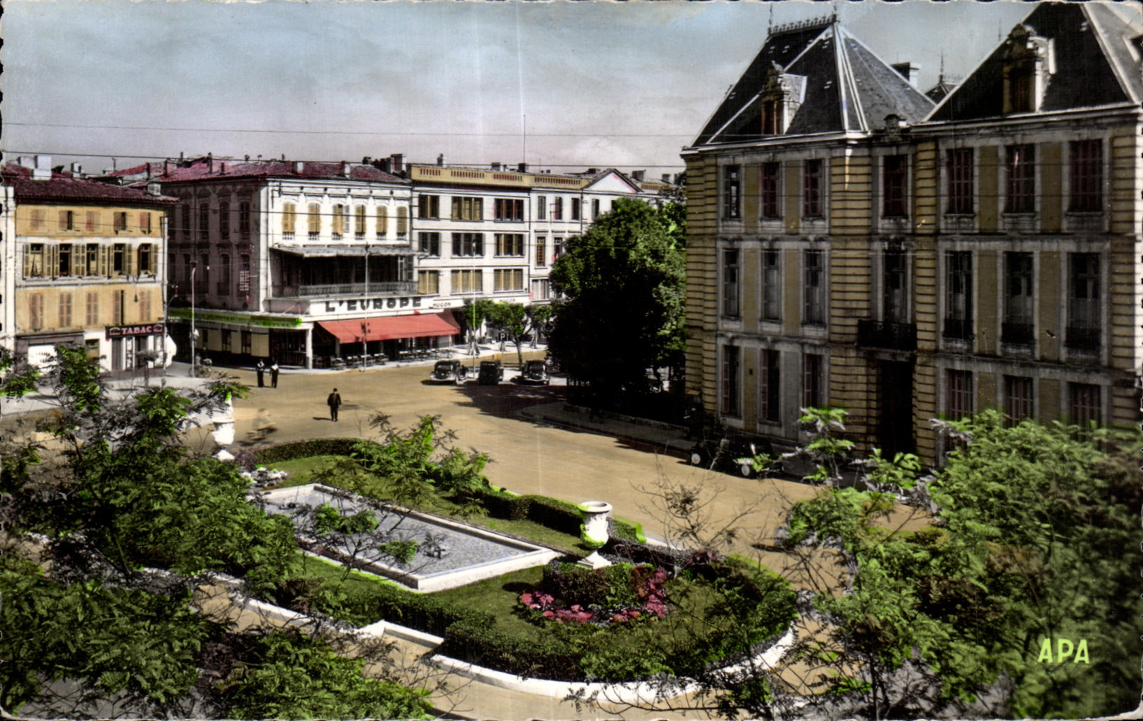 CPSM Montauban (Tarn et Gne) La Prefecture et la Place