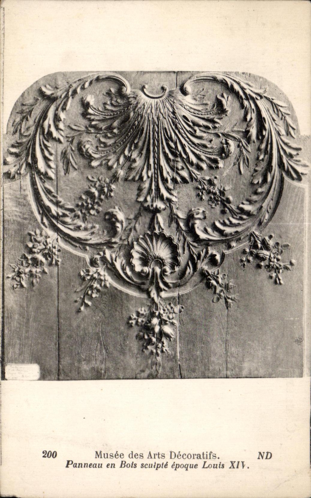 Panneau en bois sculpté époque Louis XIV — Musée des Arts Décoratifs — N° 200