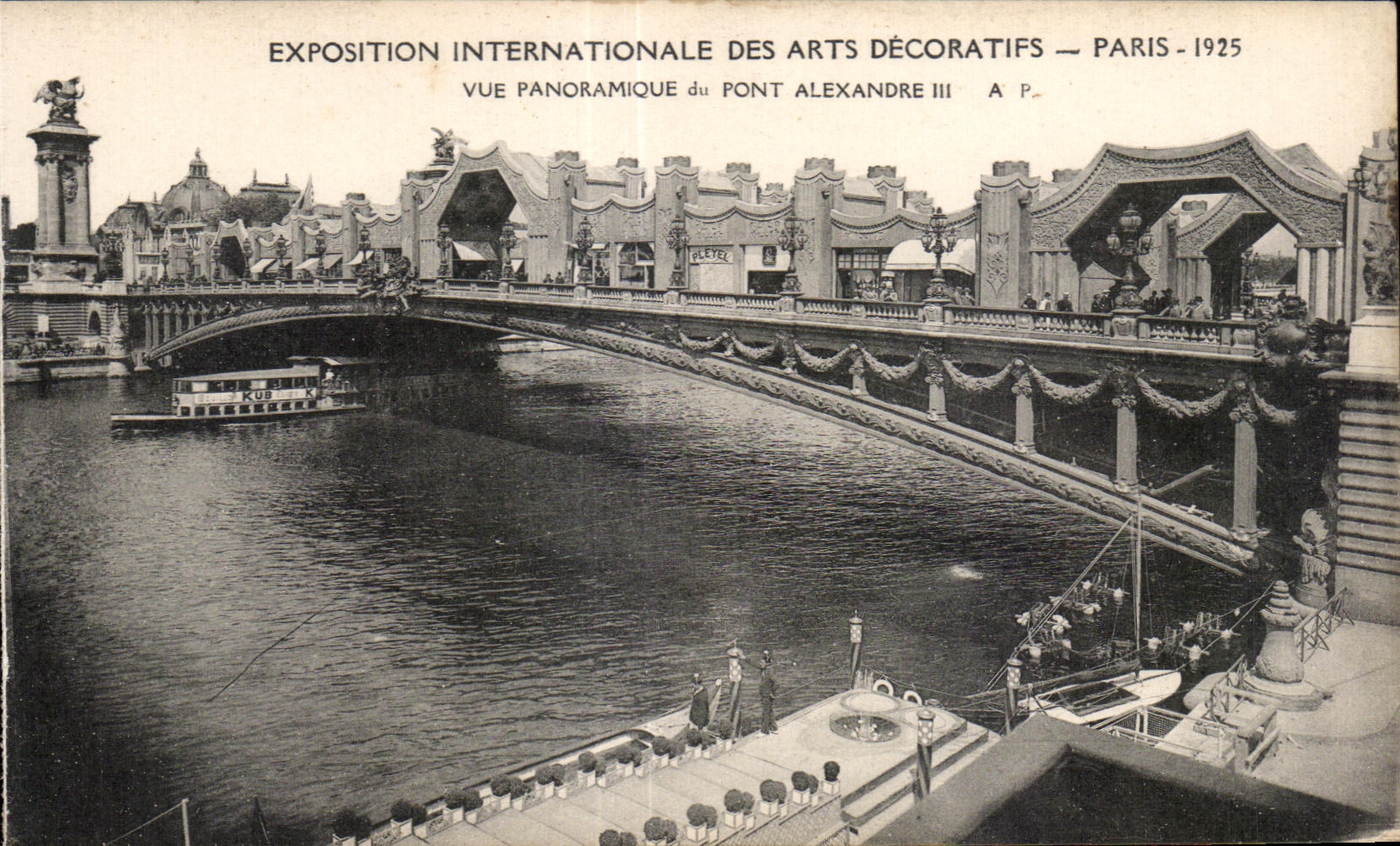 Exposition Internationale des Arts Décoratifs — Paris - 1925 — Vue panoramique du Pont Alexandre III — A.P.