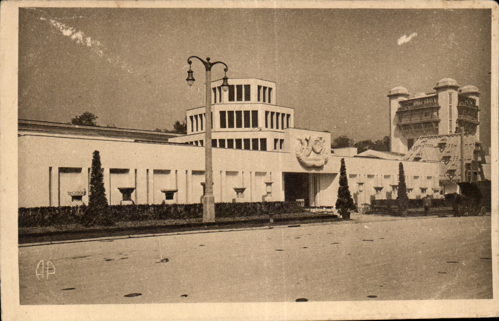 París - Exposición de Artes Decorativas — Pavillon Lyon-Saint-Étienne (por Tony Garnier, arquitecto)