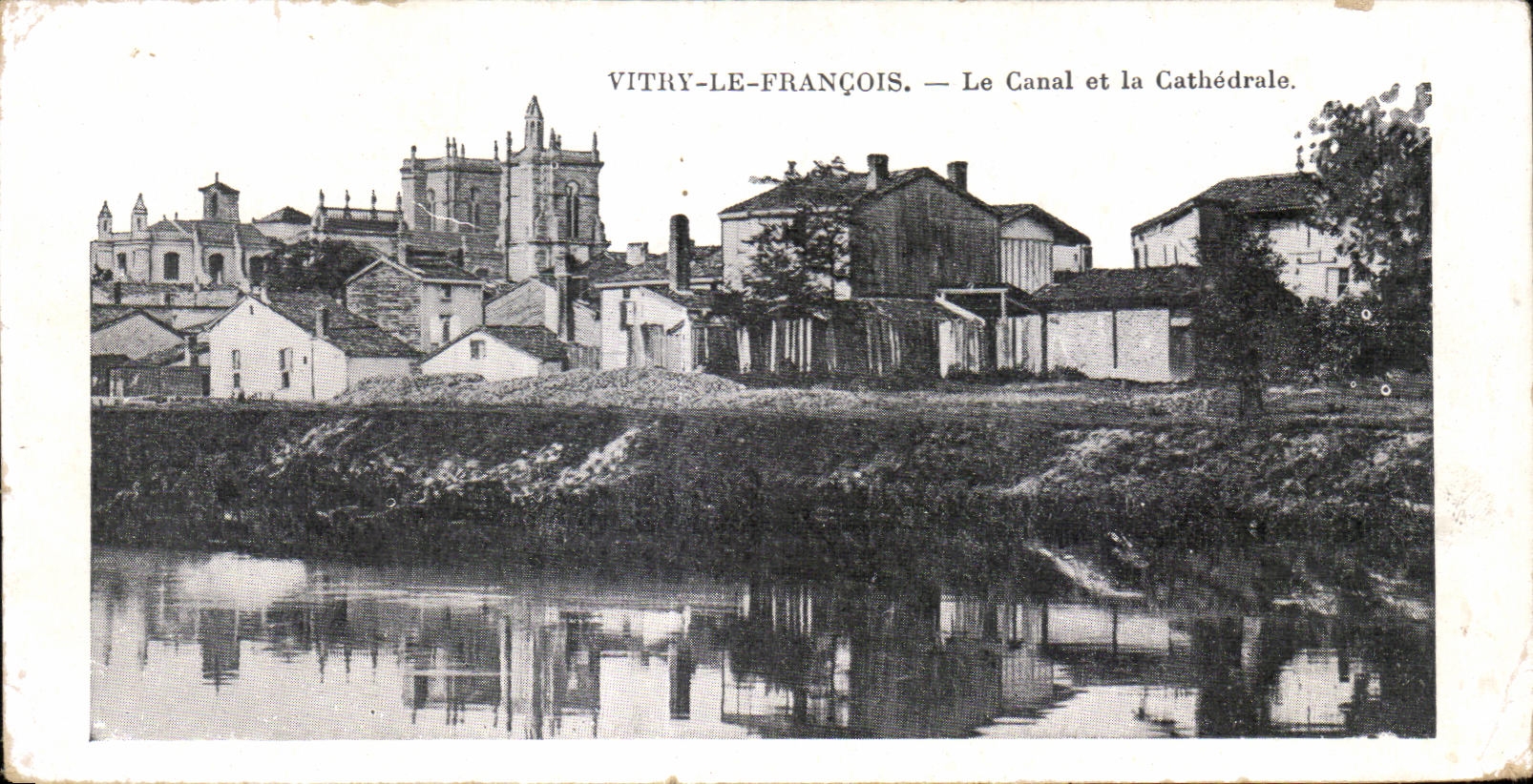 CPA Vitry le Francois le Canal et la Cathedrale