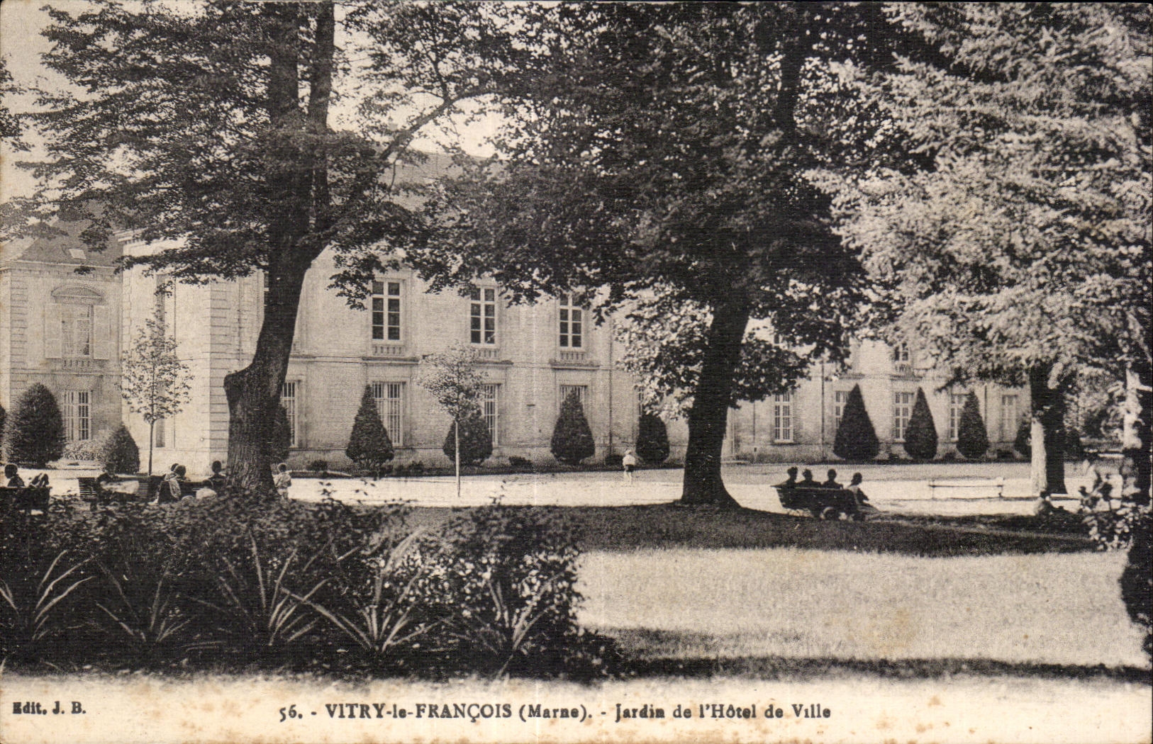 CPA Vitry le Francois Marne Jardin de l Hotel de Ville