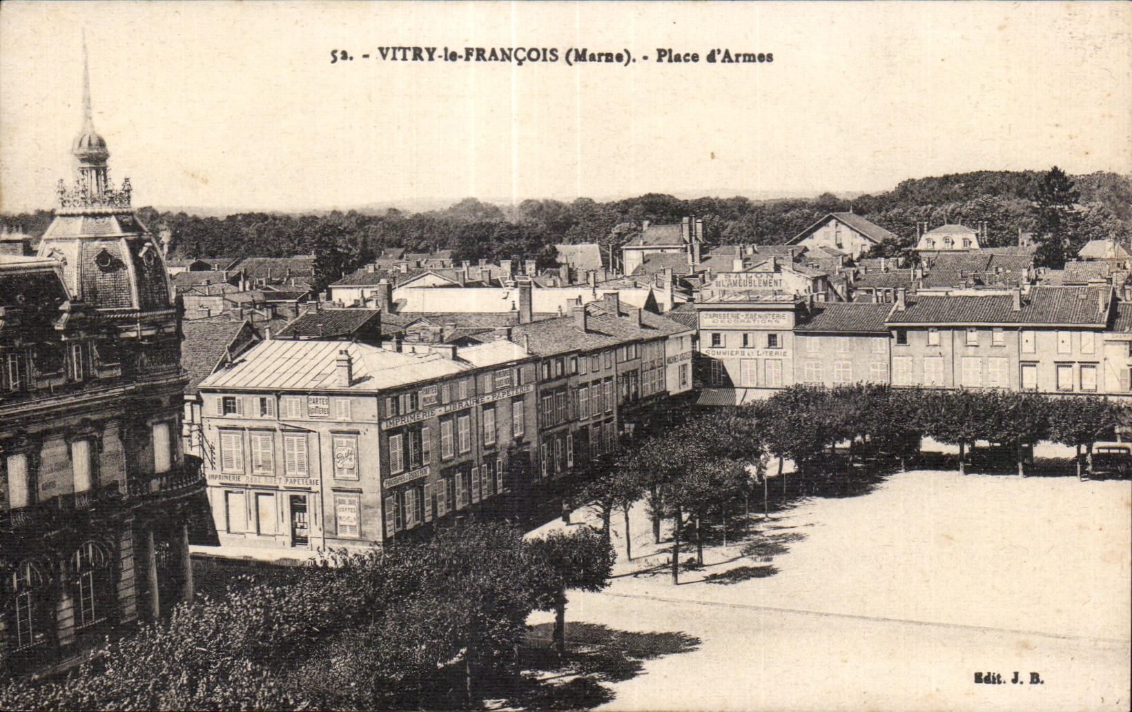 CPA Vitry le Francois Marne Place d Armes