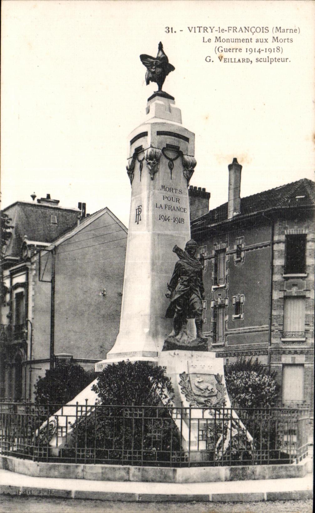 CPA Vitry le Francois Marne le Monument aux Morts