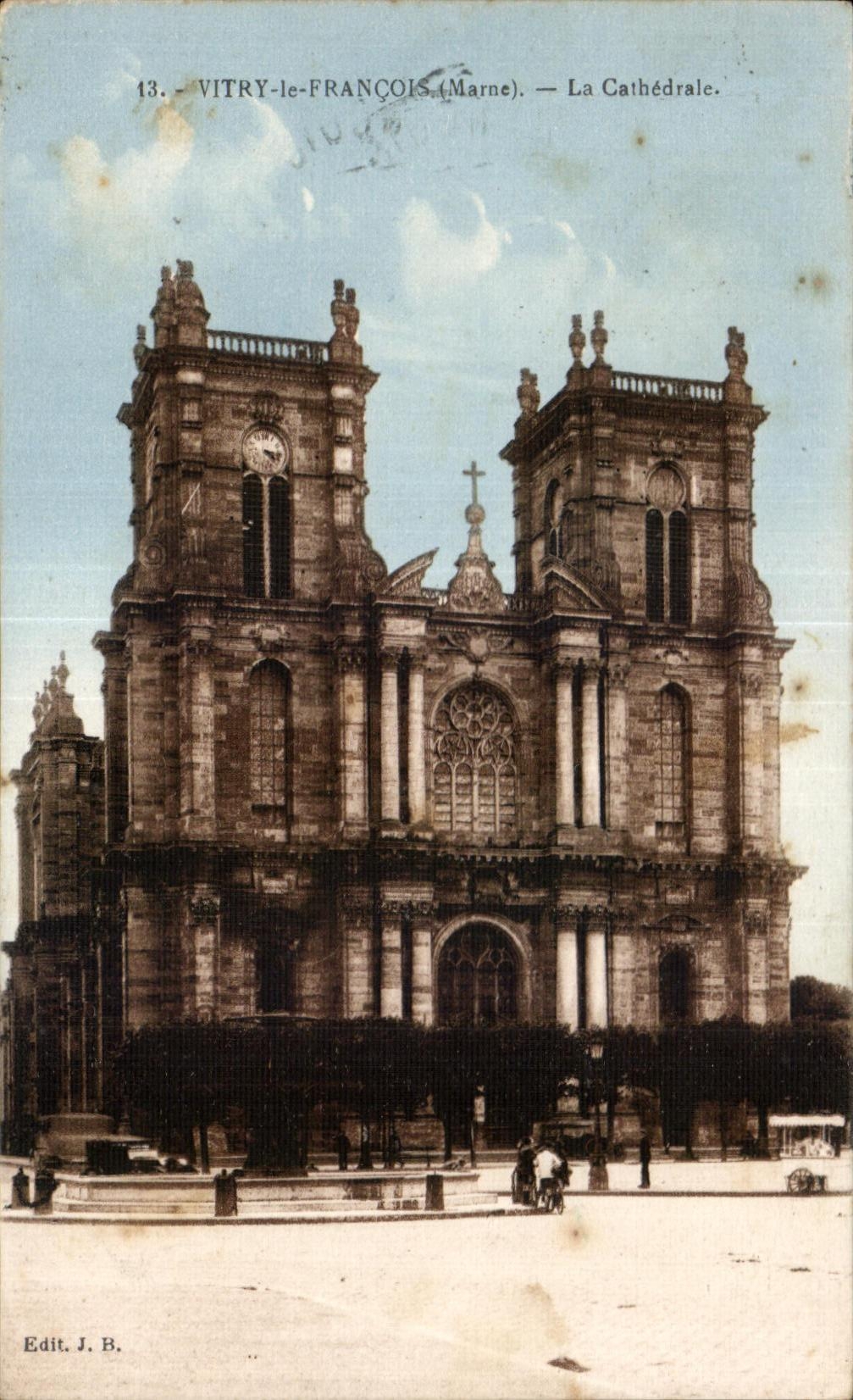 CPA Vitry le Francois Marne La Cathedrale